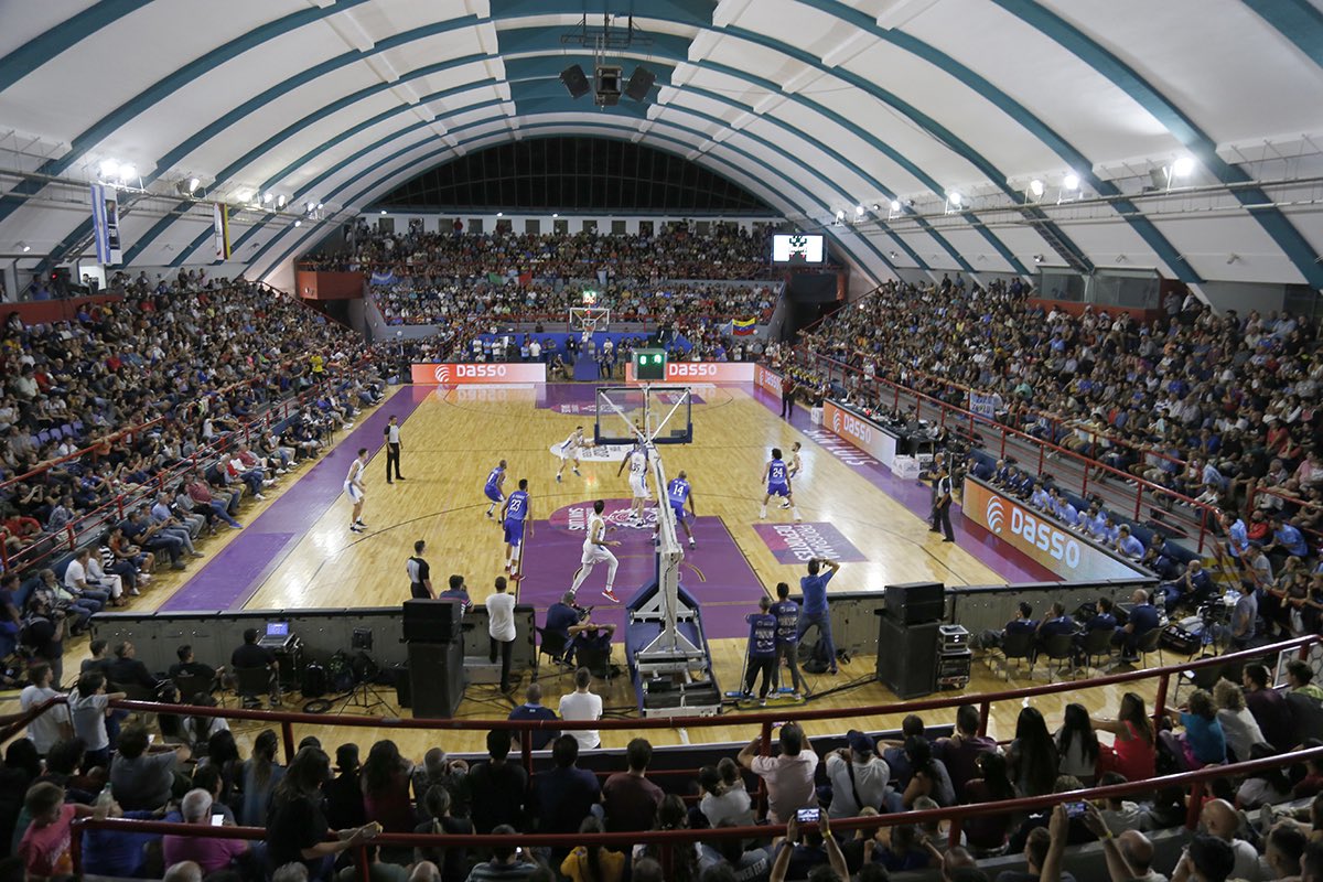 RetroCABB's tweet photo. Ultimo partido del seleccionado, con público en casa. Fue el 20/2/20, en San Luis. Este 26 y 27, tras 645 días, volveremos a ver al equipo nacional con público. Entradas ya en venta para enfrentar a Paraguay en Obras en el inicio del camino hacia el Mundial 2023.🙌🏀🇦🇷🔥 https://t.co/7ETXahfBq3