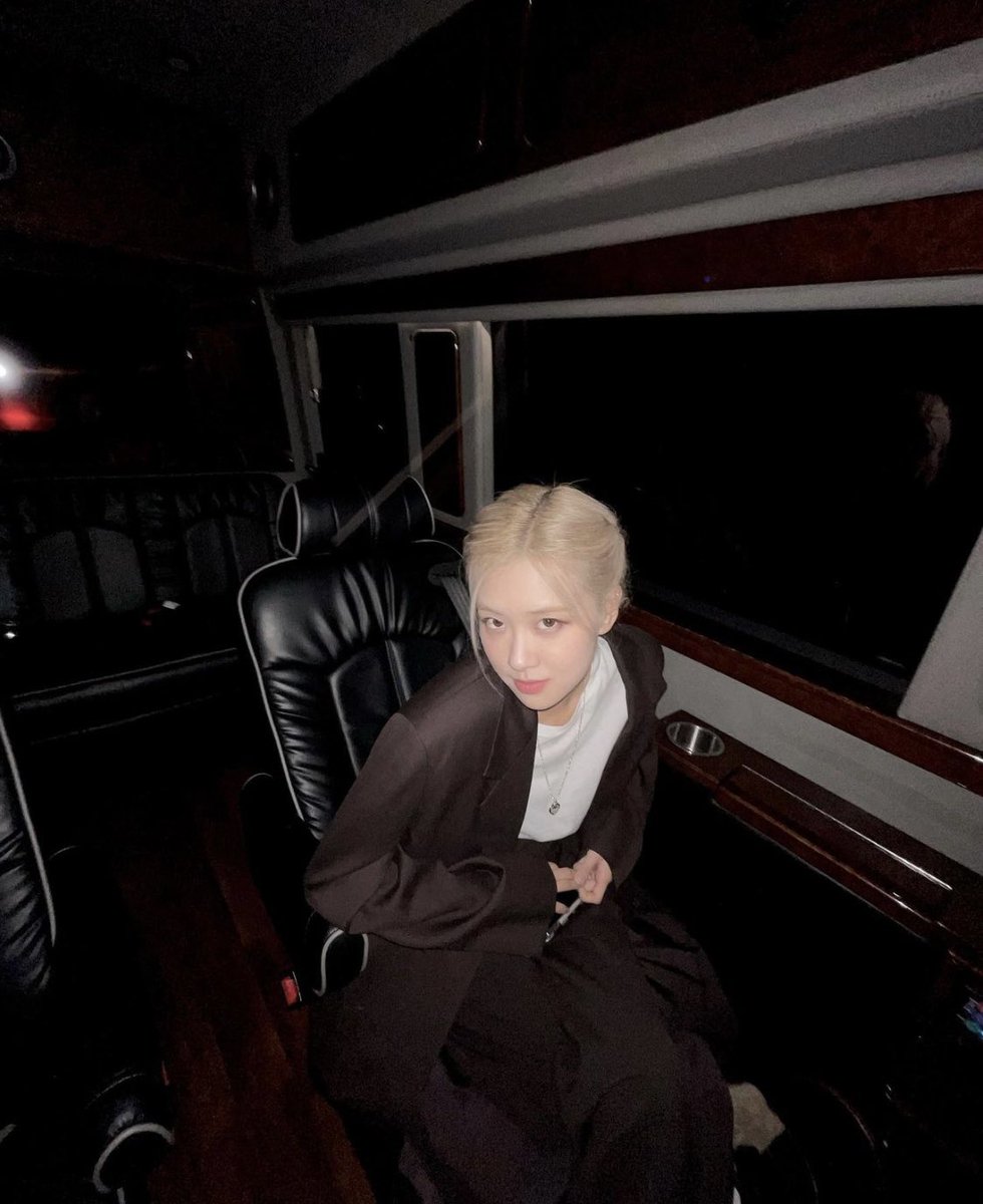 rosé pics (@picturesrosie) on Twitter photo 