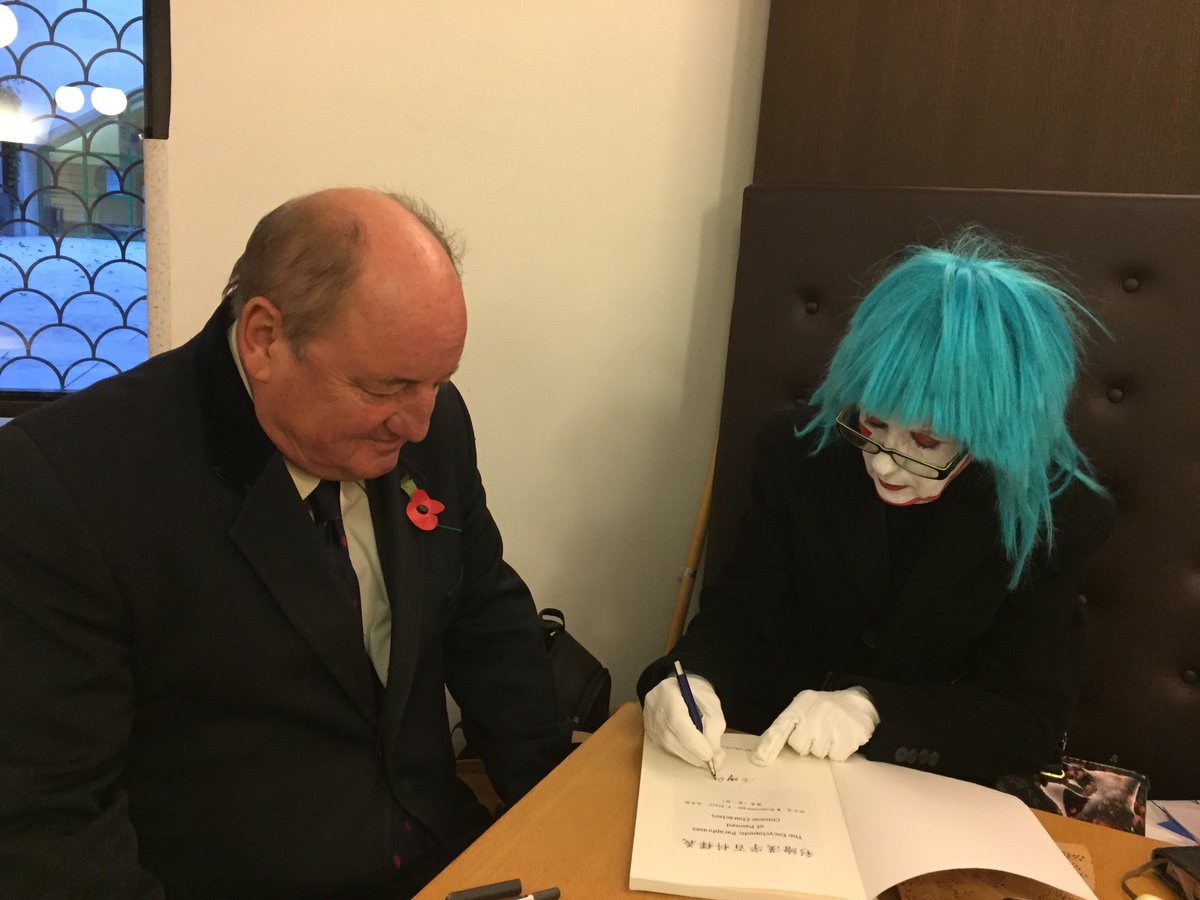 WRimensberger's tweet photo. Last week I could reunite #Punk and #NewRomanticIcon Frankie Stein with #LordMonson. They were friends and had not seen each other for 40 years. I got them together at #TateBritain just before Nick was flying to Africa to attend his murdered son's Court case. #PrecursorToPunk https://t.co/7BhJPp16x5