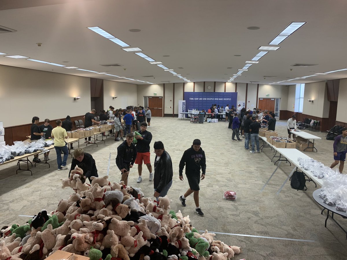 Coach_Fortune's tweet photo. We appreciate Midland First Presbyterian Church giving us the opportunity to help with their Christmas project! #OYB #BPBB https://t.co/K9pqLmTYmQ