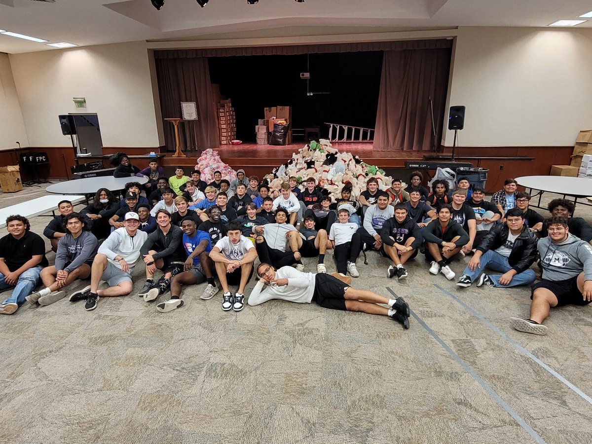 Coach_Fortune's tweet photo. We appreciate Midland First Presbyterian Church giving us the opportunity to help with their Christmas project! #OYB #BPBB https://t.co/K9pqLmTYmQ