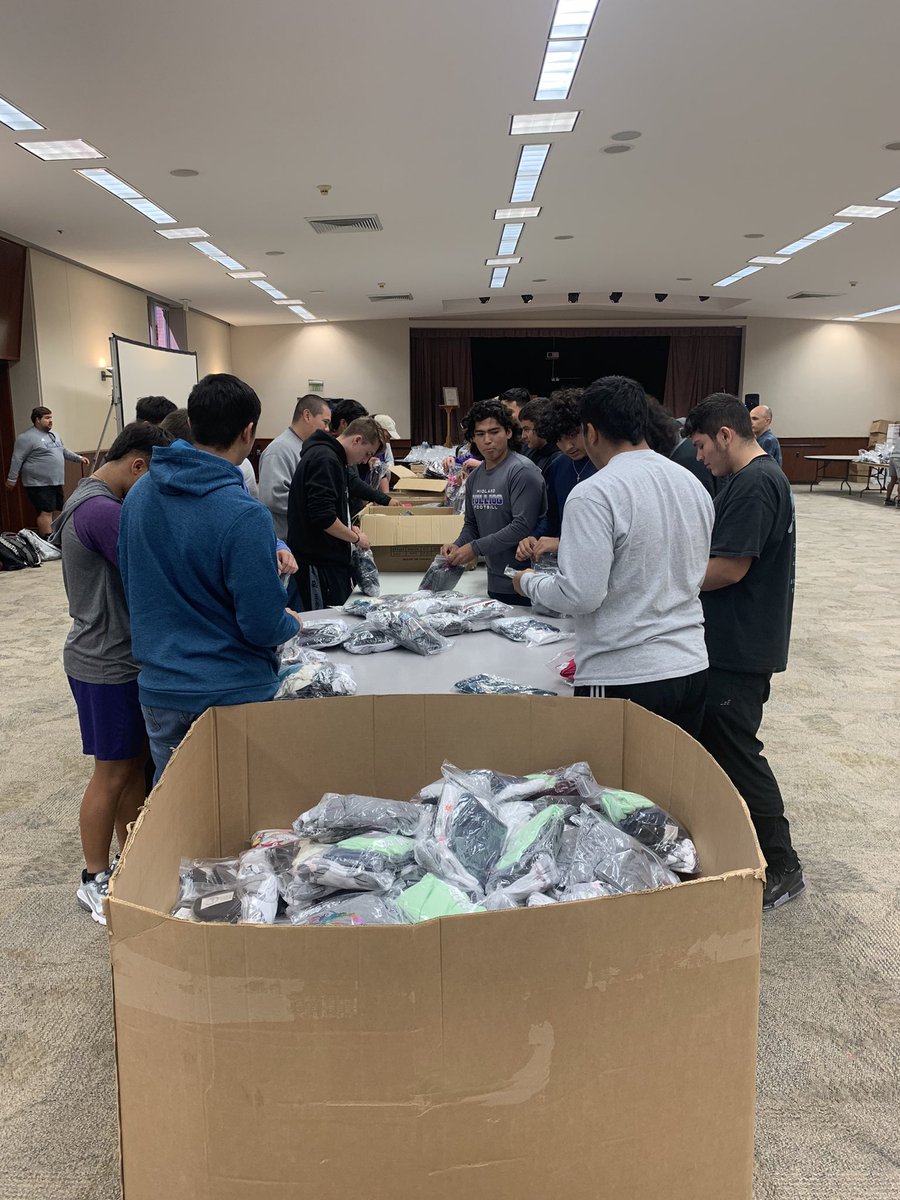 Coach_Fortune's tweet photo. We appreciate Midland First Presbyterian Church giving us the opportunity to help with their Christmas project! #OYB #BPBB https://t.co/K9pqLmTYmQ