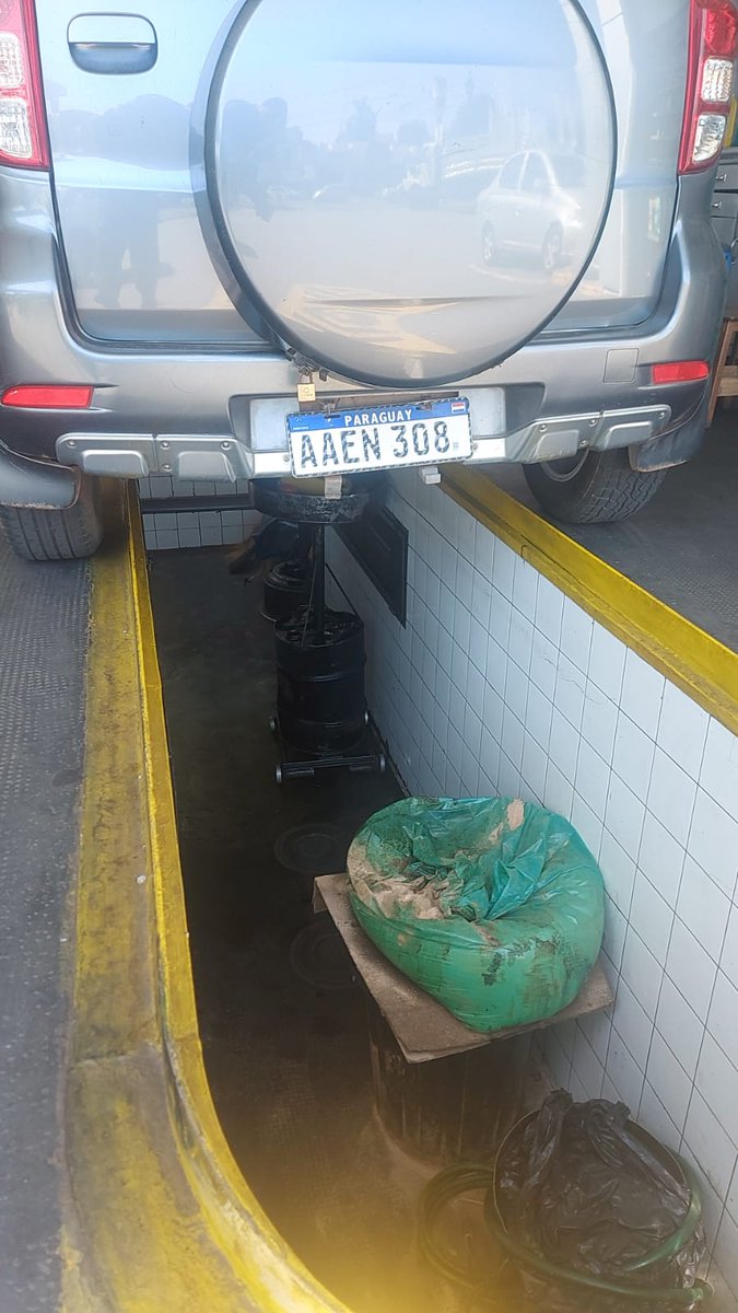 aalevera's tweet image. Los influencer de @Copetrol_Py pio pueden ayudarle al prójimo laburante que fue a cargar por 100 mil a una playa en Mariano Roque Alonso y le cargaron agua, le fundieron el tanque, motor, el día le cagaron, 1 palo ya está gastando. La interventora del grupo no quiso mostrar el