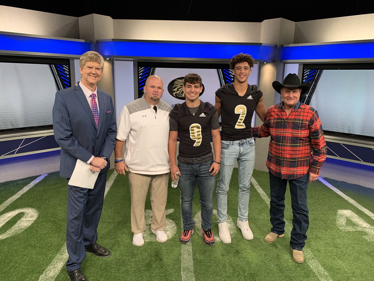 TheRicRenner's tweet photo. Make sure you watch our Texas HS Football Coverage tonight! The Kaufman Lions are in the house talking about their dominating Bi-District Win over ⁦@DALLASCARTERFB⁩ ! 
⁦@DaylonDickerson⁩ ⁦@itsClos9⁩ ⁦@KaufmanLions⁩ ⁦@Kaufman_High⁩ Dudes are talented! https://t.co/2iBlc0OCuZ