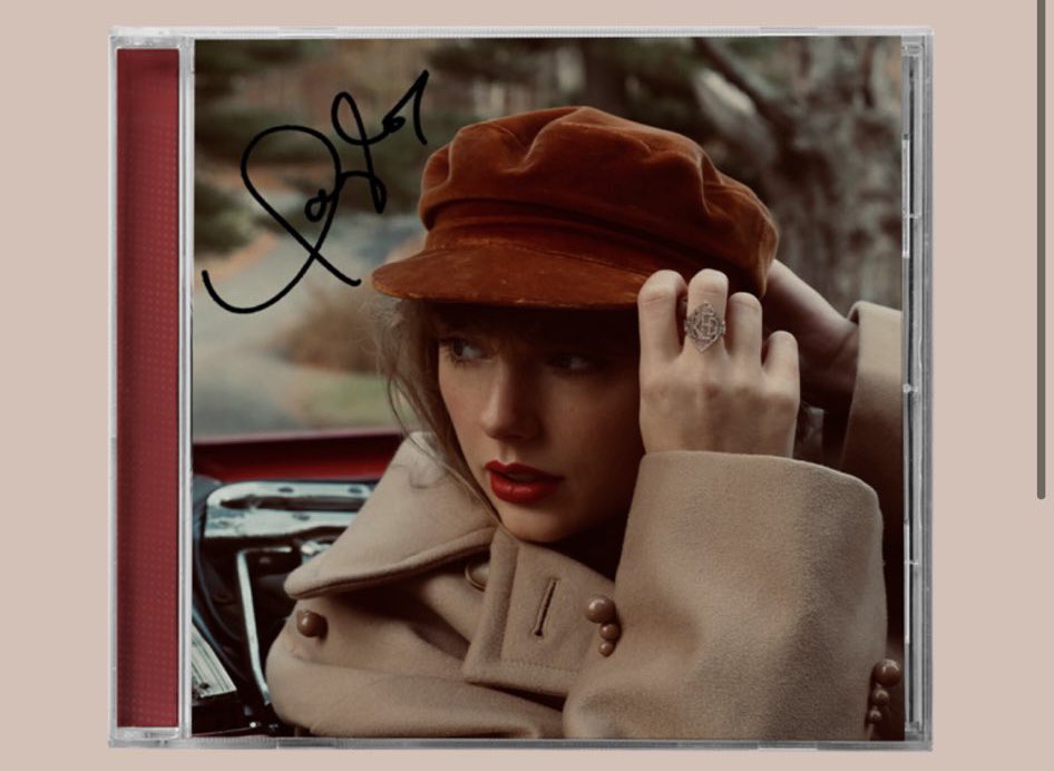 SelenaAndIggy_'s tweet photo. To celebrate Red TV I decided to do a giveaway. 2 winner: 1 will win a signed cd and 1 will win a scarf or beanie 🚨 

Heres how to enter: 
• Retweet this tweet 
• Must follow this account 
• If selected, post a pic on Twitter of the item when received 

- Open internationally https://t.co/R8IWTlYfWt