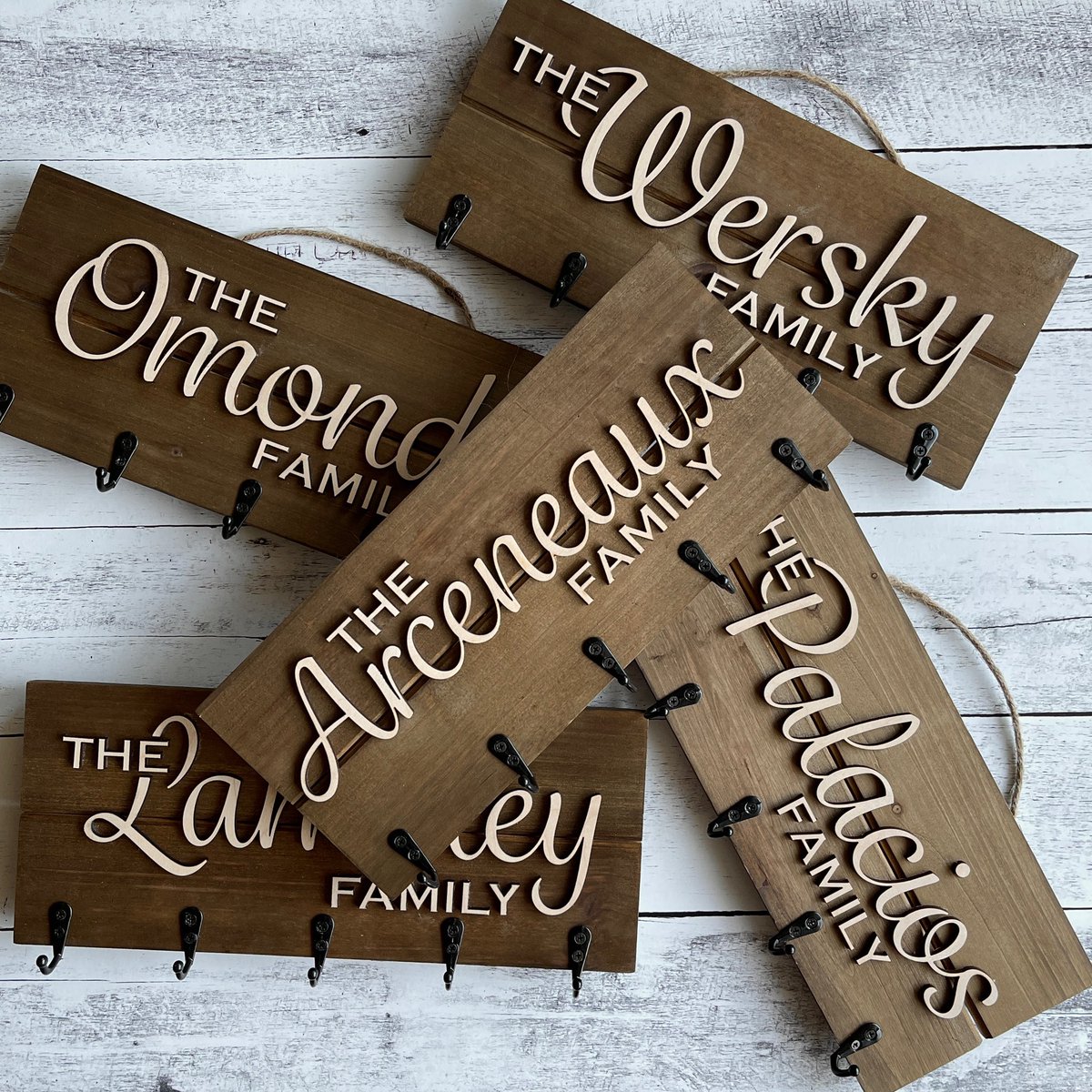 OddSheepDesigns's tweet photo. This holiday season, #shopsmall. We guarantee that our products are made with a whole lot of heart and built with pride. 

#christmas2021 #giftideas #merrychristmas #christmas #christmasgiftideas #homedecor #rustic #homeorganization #laserengraving #customgift #smallbusinessowner https://t.co/cwCXPxqSmg