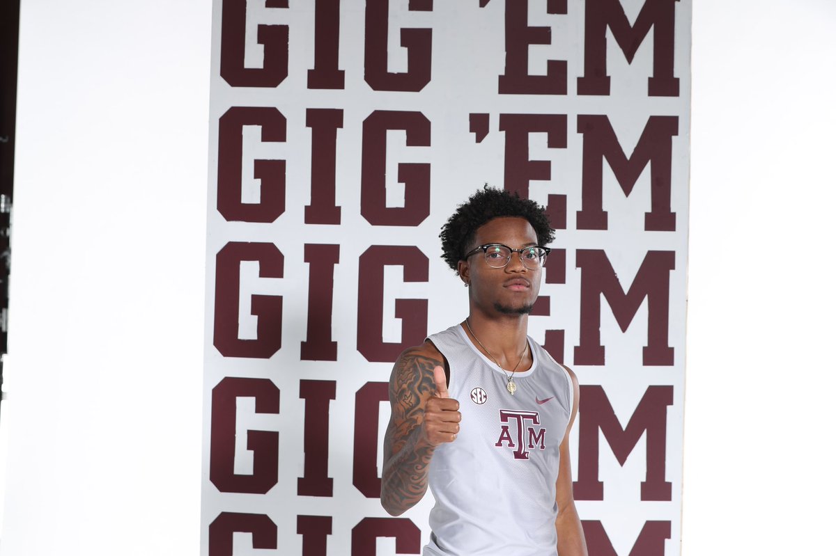 AuhmadxRun's tweet photo. #1 official visit 🖤👀 https://t.co/zTdO9QNEWg