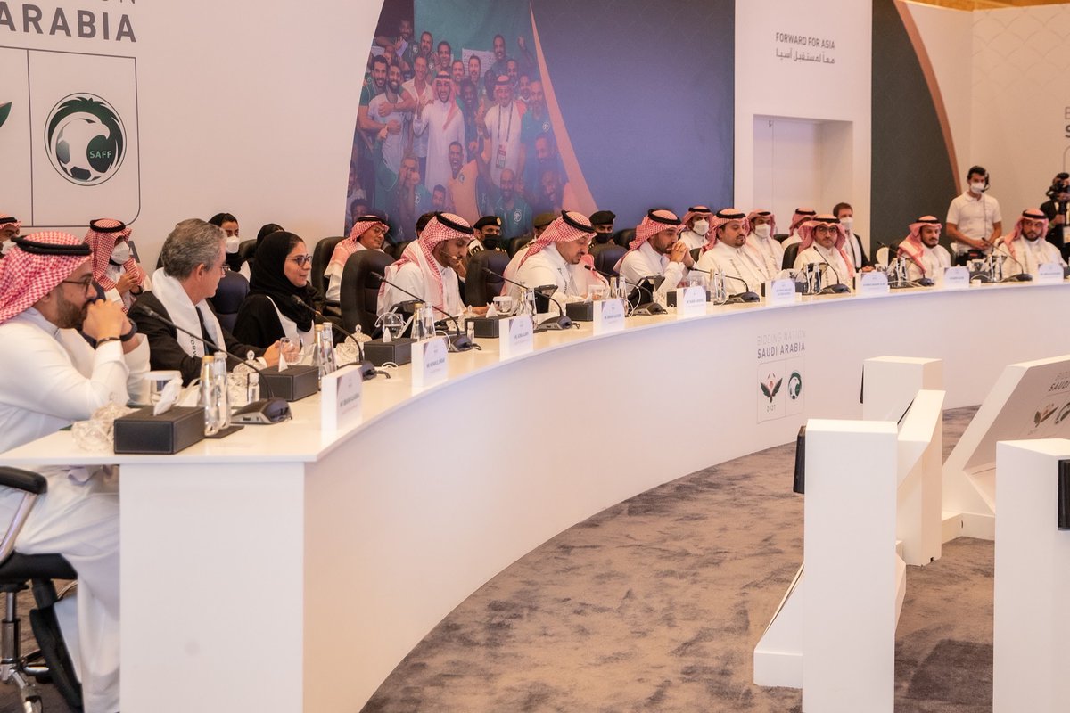 "الدعم الكبير الذي نحظى به من قبل مولاي خادم الحرمين الشريفين وسمو سيدي ولي العهد -حفظهما الله-، يحفزنا لبذل قصارى جهدنا لتقديم حدث استثنائي في تاريخ كرة القدم الآسيوية." 
 
🎙 | سمو رئيس ملف #السعودية2027  <a href="/AbdulazizTF/">عبدالعزيز بن تركي الفيصل</a> في افتتاح ورش
 العمل مع الاتحاد الآسيوي لكرة القدم.