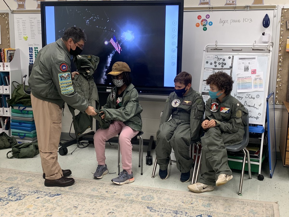 MsDonegan1's tweet photo. About to take flight with Admiral Donegan; celebrating and appreciating the Navy and all of the U.S Armed Forces for a belated Veterans Day activity! #pilotsintraining @BallsBluffLCPS @MsDeHaven2 https://t.co/yZhQAoRIv2