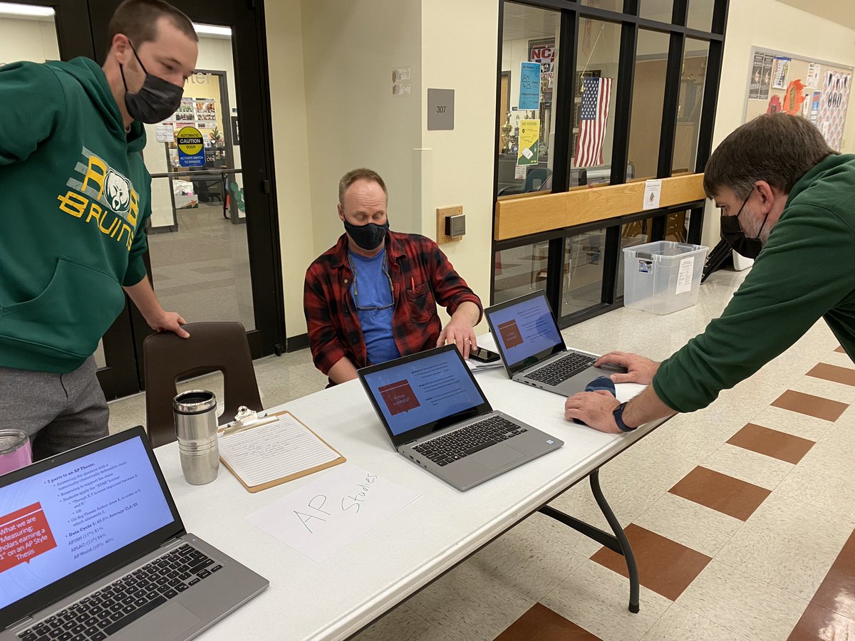rockbridgeavid's tweet photo. What a great morning at our Rock Bridge High School Data Fair. PLTs shared their formative assessment data with colleagues. #LearningIsForLife https://t.co/arykZt5hvr