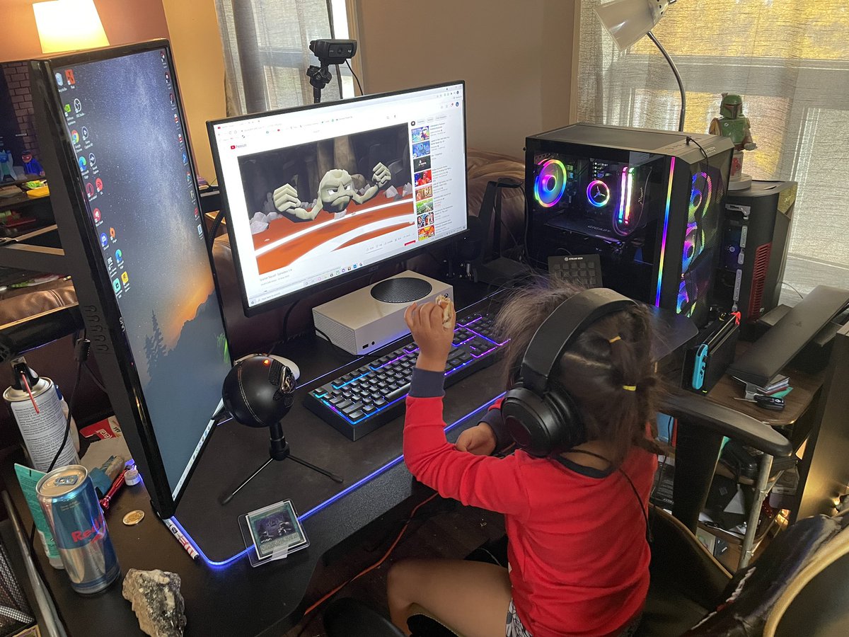 RogueLeader1793's tweet image. When you wake up to find your kid on your Gaming PC watching YouTube videos and eating a Cheeseburger in his underwear 😂.  #dadlife #futurestreamer