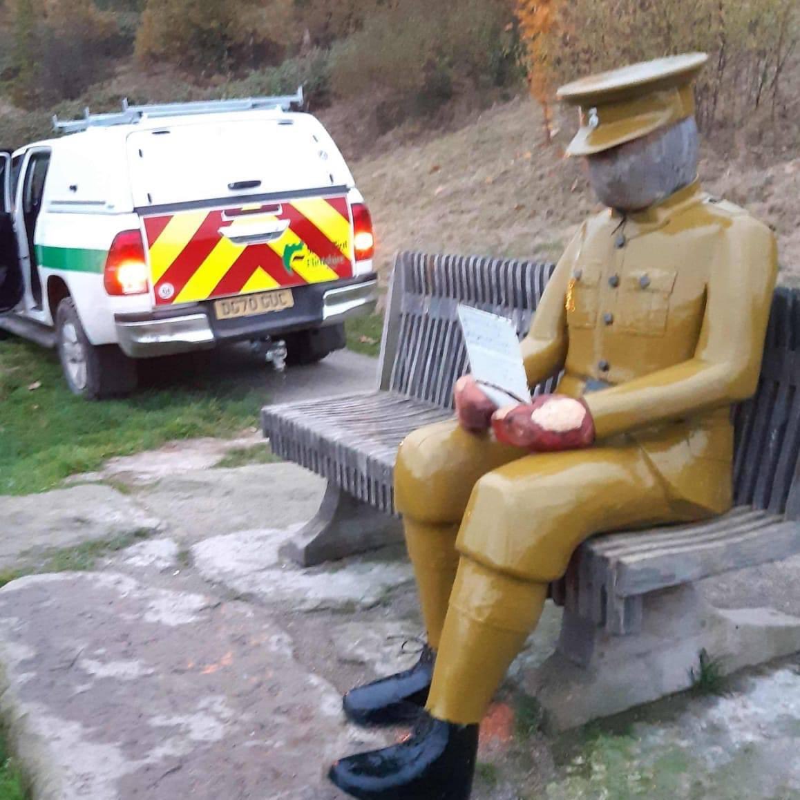 FCCcountryside's tweet photo. Bŵts newydd, dwylo, paent a llythyrau wedi’u dychwelyd – llwyddiant!

New boots, hands, paint and letter returned – job done!

#flintcastle #castell #flintforeshore #flintshire #siryfflint #discovernorthwales #walescoastpath #discoverflintshire #cefngwlad #rangering https://t.co/nFhFuiqXzB