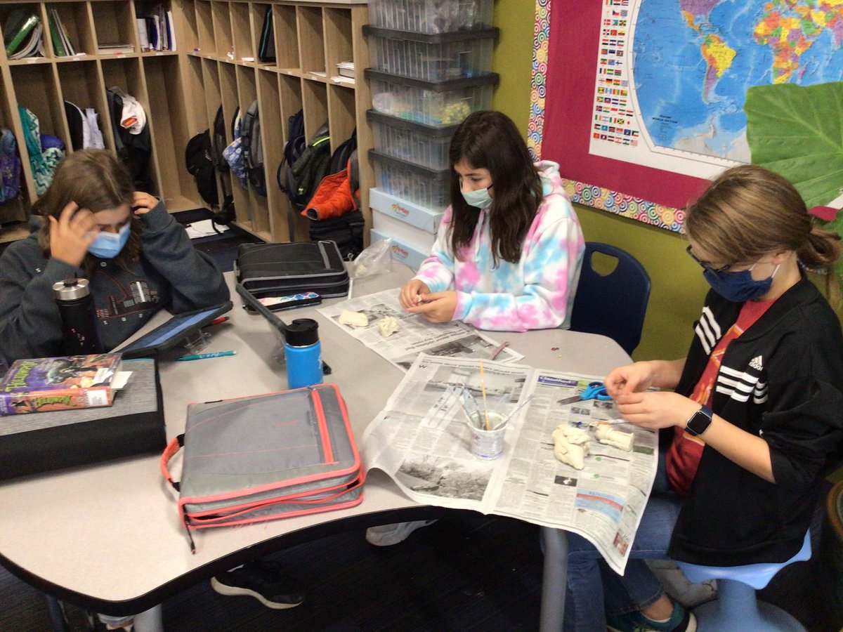 Switzer6th's tweet photo. Researching, writing, &amp; designing for our Ancient Egypt Museum Exhibit! @BriarwoodElem @Bulldogs512 @conmo1 @Mullins6thGrade https://t.co/E617heqZhL