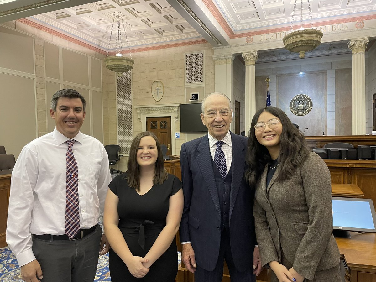 ChuckGrassley's tweet photo. 75 students from 18 high schools participated in my 2nd judiciary youth summit in Des Moines. Issues: public service natl debt civic engagement cameras in the courtroom criminal justice reform etc #99countymeetings https://t.co/oNoozOWm4p