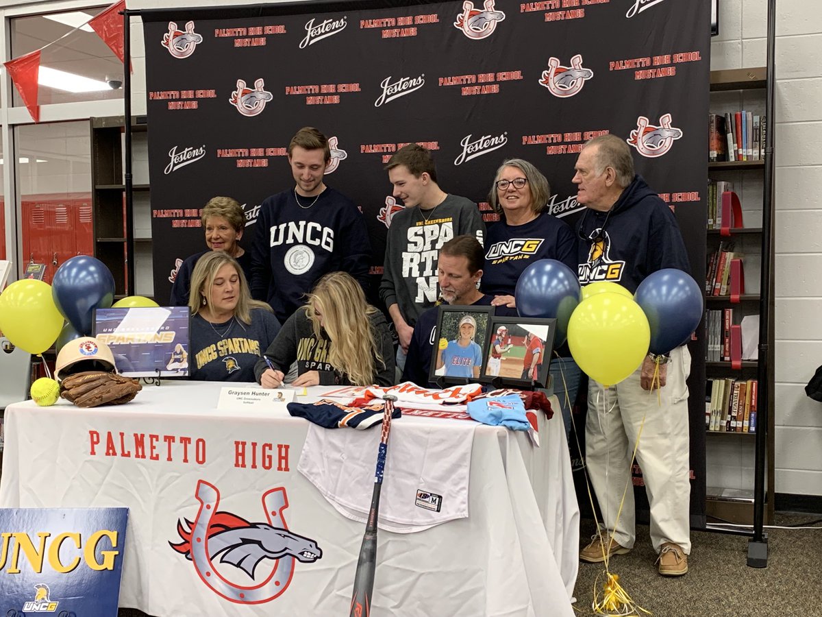 PalmettoSoftba1's tweet photo. Super proud Coach and love this family! https://t.co/BnnbOHT5Vn