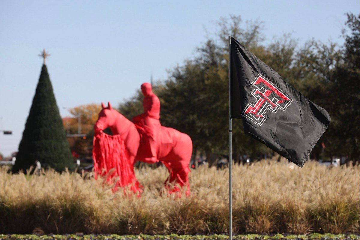 Will Rogers and Soapsuds wrapped in red. A sight we know #AllTooWell 

Good luck tomorrow, <a href="/TexasTechFB/">Texas Tech Football</a>!