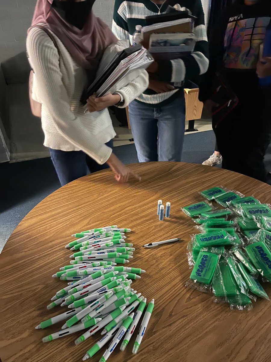HSTHealthSci's tweet photo. Dental Pathway Students at Highland Participating in the Dentistry Virtual Shadowing Experience. Thank you for an awesome experience! 
@charlotteahec (Thank you Michelle Boyd), @UNCDentistry @nc_hosa @CTEforNC @HighlandGaston @GCSCTE https://t.co/qlbWNB5pm5