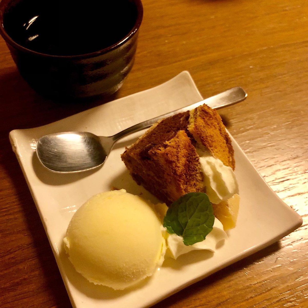 venire_eno's tweet photo. 旨いの一言✨
館林市の「勝作」。
上ロースカツ定食🤗

柔らかくてジューシー。
肉も脂身も甘味があって最高❣️

#きてみてフォト 
#勝作 
#上ロースカツ定食 
#デザート 
#幸魂会 
#群馬 
#館林 https://t.co/YNFHQWerwe