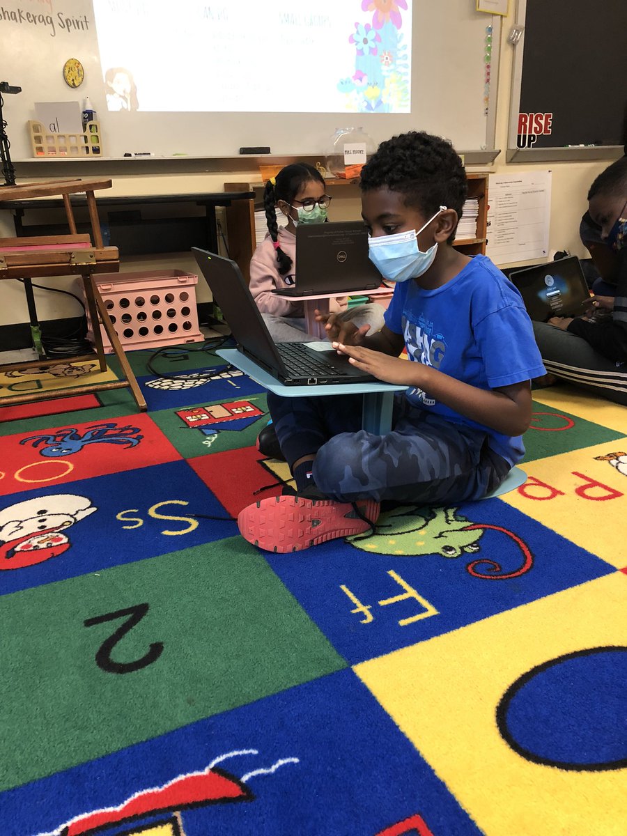 MrsCarleyMoore's tweet photo. The kiddos are loving these new flexible seating options I got with our classroom funds! 🙌🏼 https://t.co/hyuLVjEHWu