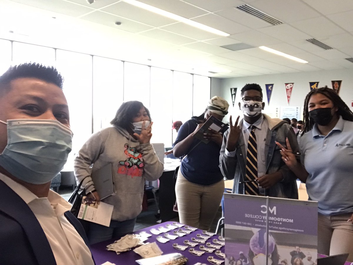 JimmyNguyenMC's tweet photo. It’s been a while but @ApplyMC is back out to talk about @montgomerycoll programs @PaulPCS . It’s exciting to see students in person again. https://t.co/uR2gB5Gyra