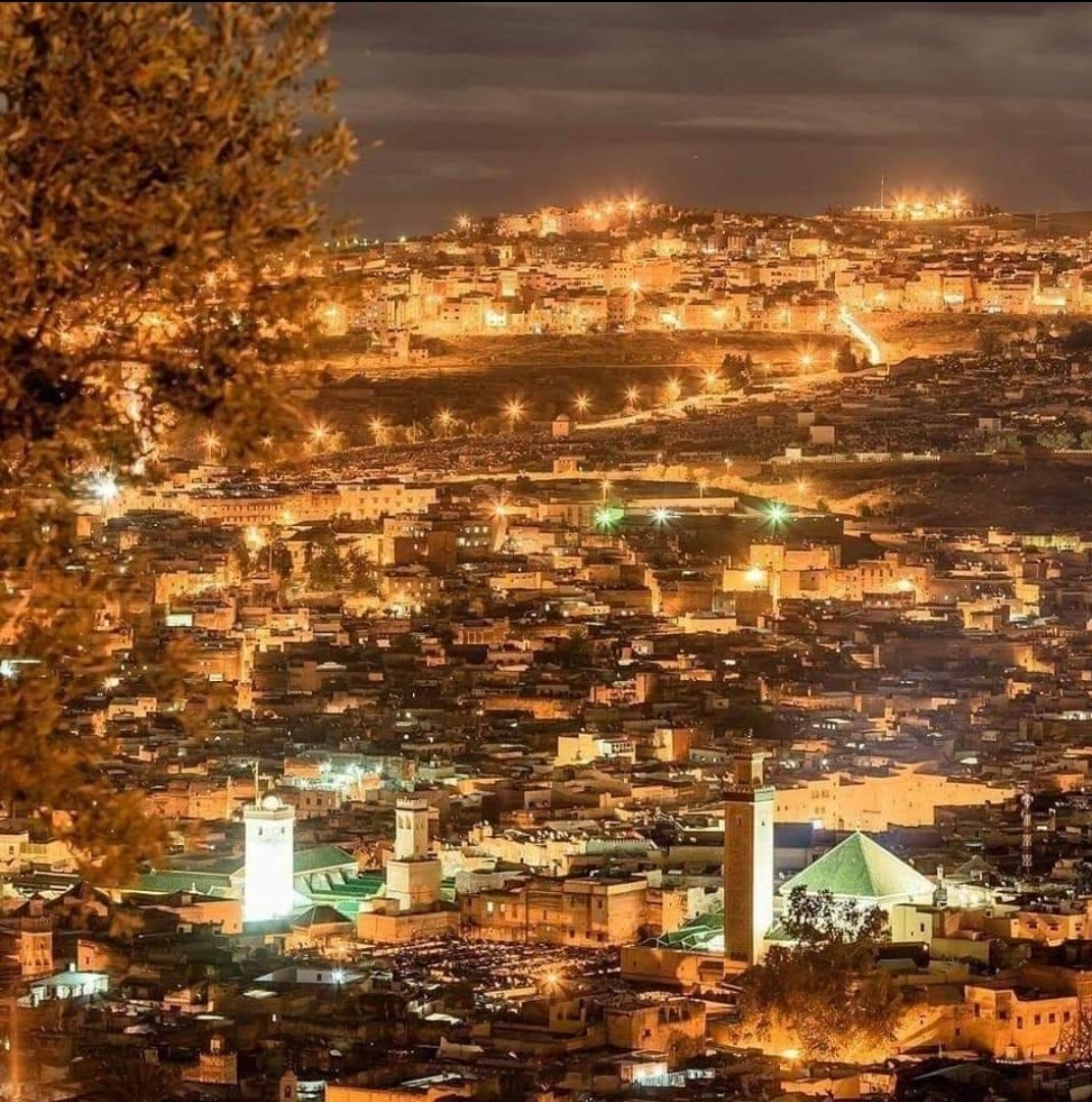 مدينتي فاس ليلا بعد قطع الججائر الغاز عليها🥰
كل واحد يحط لينا مدينته ليلا نشوفوها بعد قطع الغاز الججائري 😉