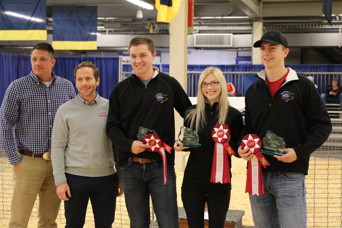 GVFswine's tweet image. 2020 &amp;amp; 2021 Ontario Jr Barrow Shows @RoyalWinterFair were scratched, but the year countdown is on for 2022! We look forward to bidding on the winners again.
Tag those you recognize from these 2018 memories. 

#OntarioPork #Ontag #FancyHog