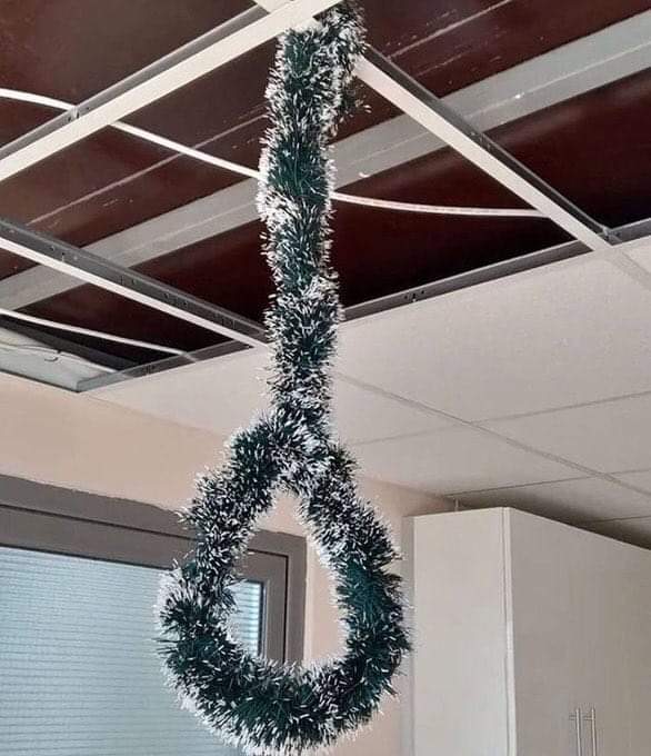 viclopezare's tweet photo. El Espíritu Navideño cuando sos Residente https://t.co/vBmuhXN6yM