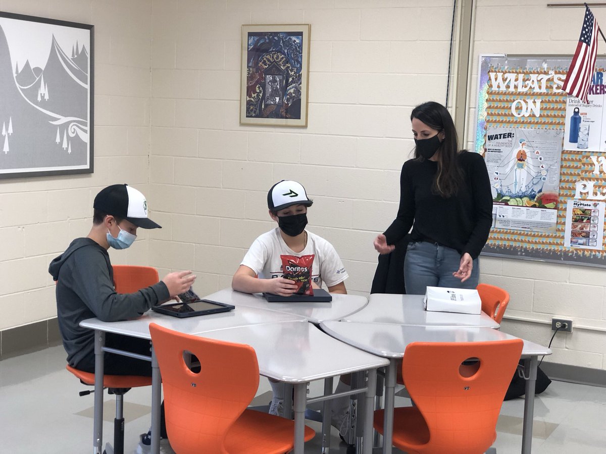 DPM Health classes were fortunate to learn from parent Lisa Olson RDN, LDN yesterday. We looked at food labels, sugar content in popular drinks, and even got to make and sample a tasty and healthy juice/sports drink alternative! Thank you Mrs. Olson! @findingjoy67 <a href="/LakeForestSD67/">Lake Forest School District 67</a>