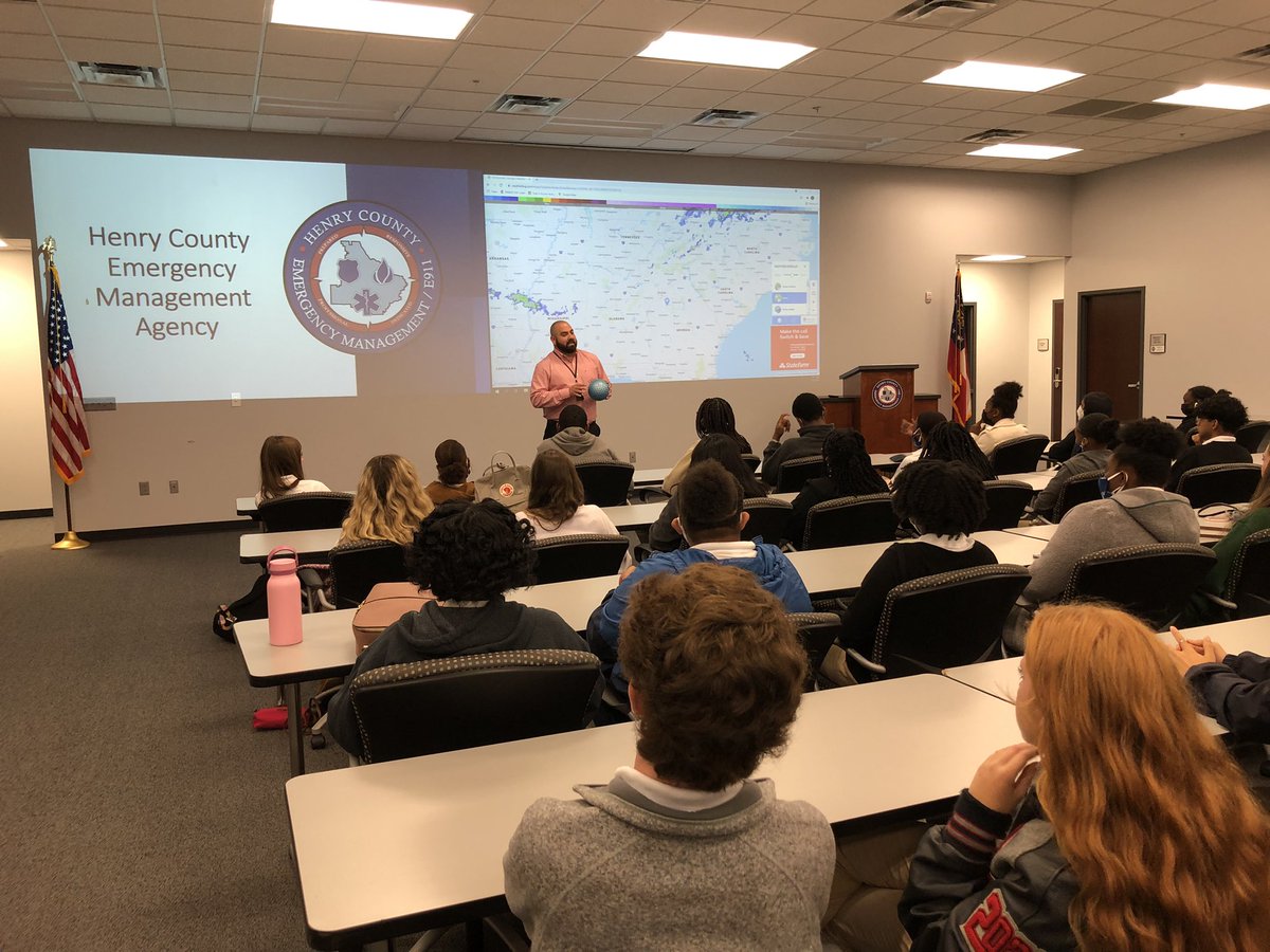 YLHenry's tweet photo. During Public Safety Day our students took a tour of the Henry Co 911 Center &amp; watched the 911 operators take calls in real time. It’s fascinating to watch how they handle the caller &amp; all the officers with such ease as everyone needs to talk to them all at the same time! 🤩 https://t.co/GVGypVcmHz