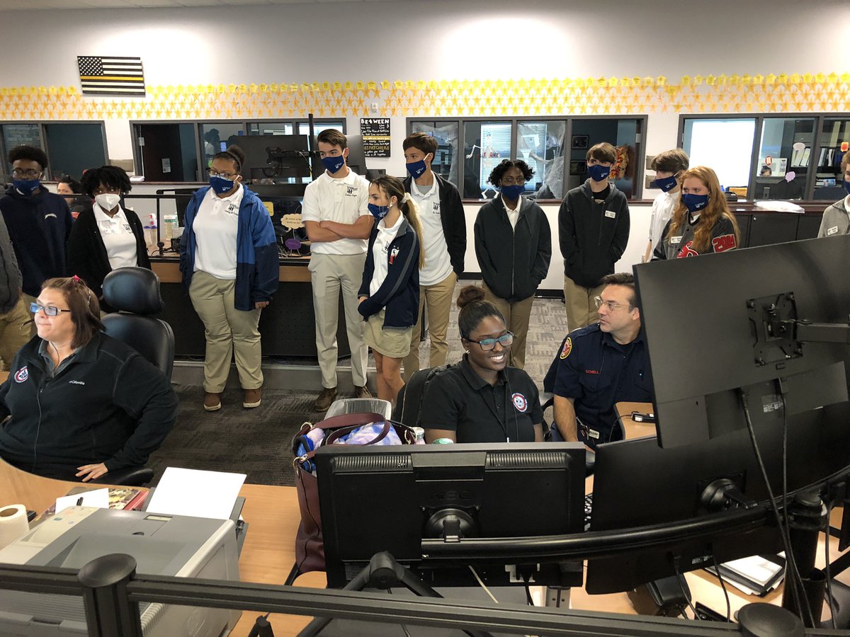 YLHenry's tweet photo. During Public Safety Day our students took a tour of the Henry Co 911 Center &amp; watched the 911 operators take calls in real time. It’s fascinating to watch how they handle the caller &amp; all the officers with such ease as everyone needs to talk to them all at the same time! 🤩 https://t.co/GVGypVcmHz
