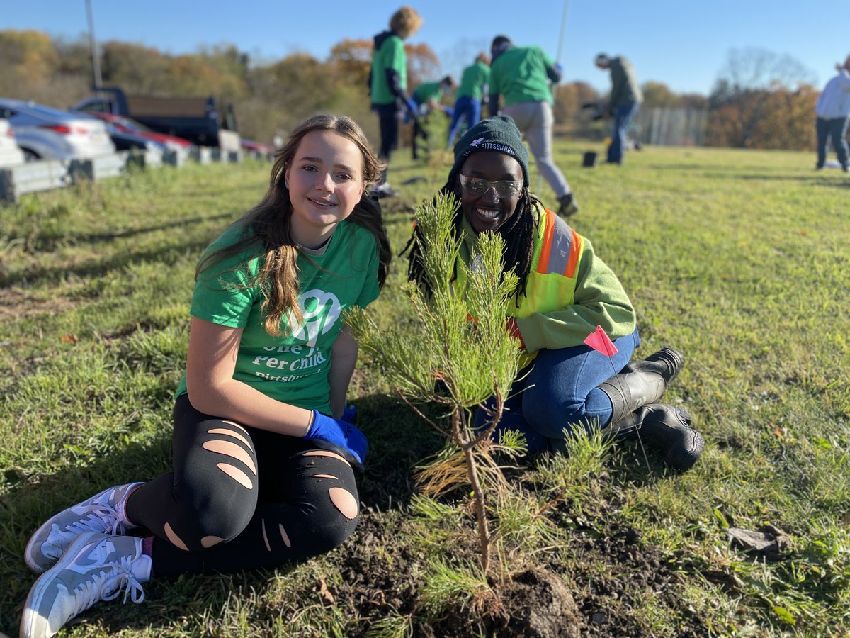 bpsdinfo's tweet photo. Earlier today, with the help of mentors from @TreePgh, students at Independence Middle School planted a variety of trees along the grassy area that sits between the school and the softball field. The project was part of Tree Pittsburgh's #OneTreePerChild program. https://t.co/Zqkxq98rvL