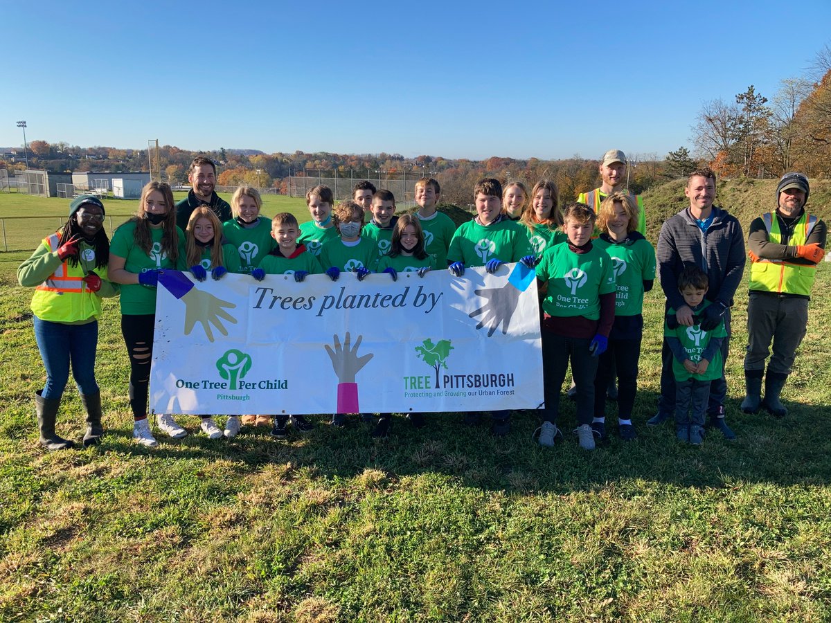 bpsdinfo's tweet photo. Earlier today, with the help of mentors from @TreePgh, students at Independence Middle School planted a variety of trees along the grassy area that sits between the school and the softball field. The project was part of Tree Pittsburgh's #OneTreePerChild program. https://t.co/Zqkxq98rvL