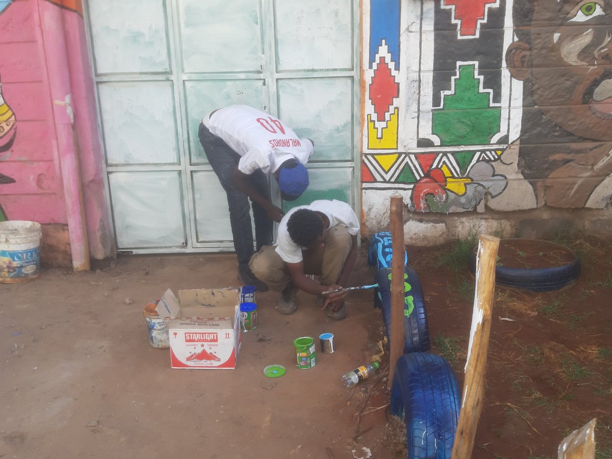 EmmalickJ's tweet photo. Decorating wahenga courtwith some new ideas from our artist #changingfacescompetition5 @dreamtownngo @WahengaArt @WahengaYouth @nms @tajohmzii @TKJIC1 @Transformkayole https://t.co/75AWFMtbZ2