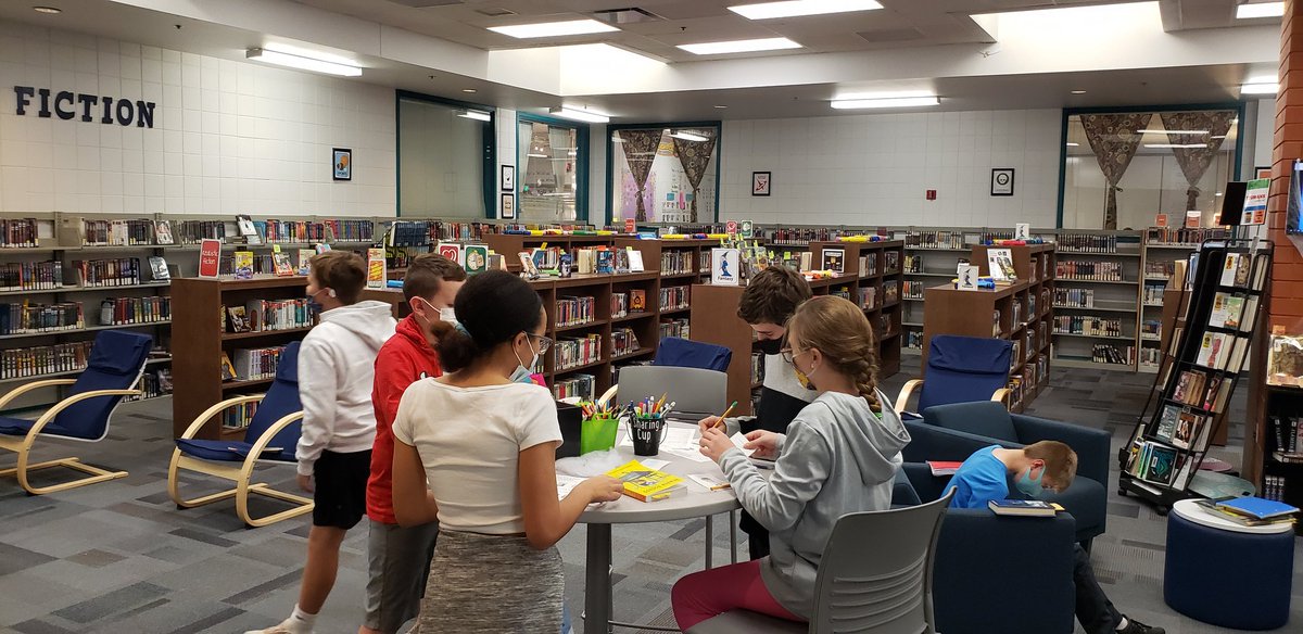 LSMSlibrary's tweet image. Students are being crafty with this month&apos;s Take &amp;amp; Make project-DIY stickers. #LaSallePRIDE #RSDlibraries