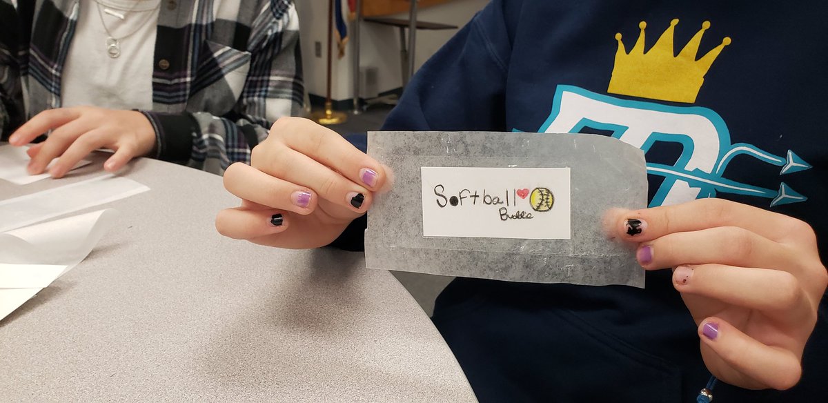 LSMSlibrary's tweet image. Students are being crafty with this month&apos;s Take &amp;amp; Make project-DIY stickers. #LaSallePRIDE #RSDlibraries