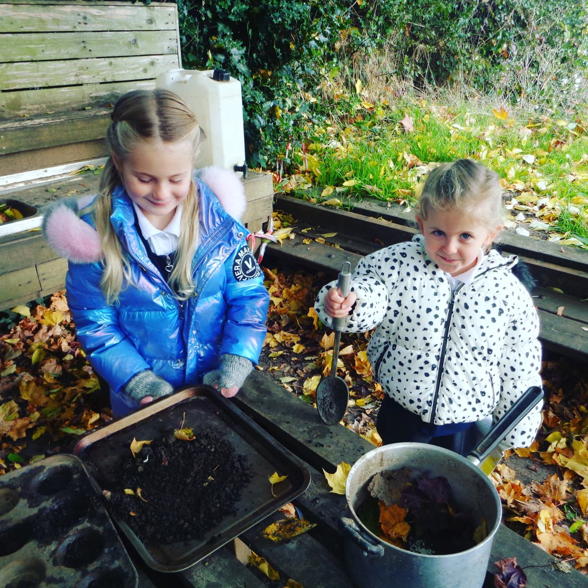 crosshallinfant's tweet photo. In Reception, our topic is ‘Autumn Time’.The children have enjoyed autumnal activities during their Outdoor Activities sessions.They have collected lots of natural objects, then used these objects to create pictures in the style of @GoldsworthyAndy 
#autumn #EYFS #outdoorlearning https://t.co/xTZUz8SUyA