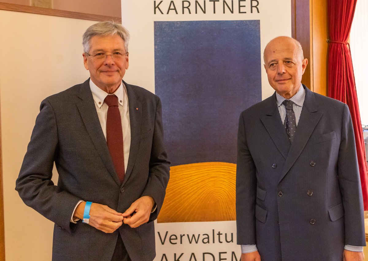 a_schaefermeier's tweet photo. LH @PeterKaiserSP bei Vortrag von Clemens #Jabloner:
„Bin glühender Verfechter der liberalen Demokratie. Ich sehe auf Grund laufender Entwicklungen diese Pfeiler gefährdet, wenn man die versuchte politische Einflussnahme auf Teile der Justiz betrachtet.“
https://t.co/D2W9FGVrKY https://t.co/tDyI5Iy4Cd