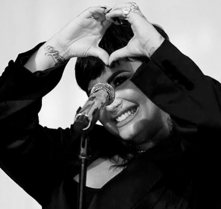 katysxdemi's tweet photo. demi lovato I love you https://t.co/kgAgRmW2qR