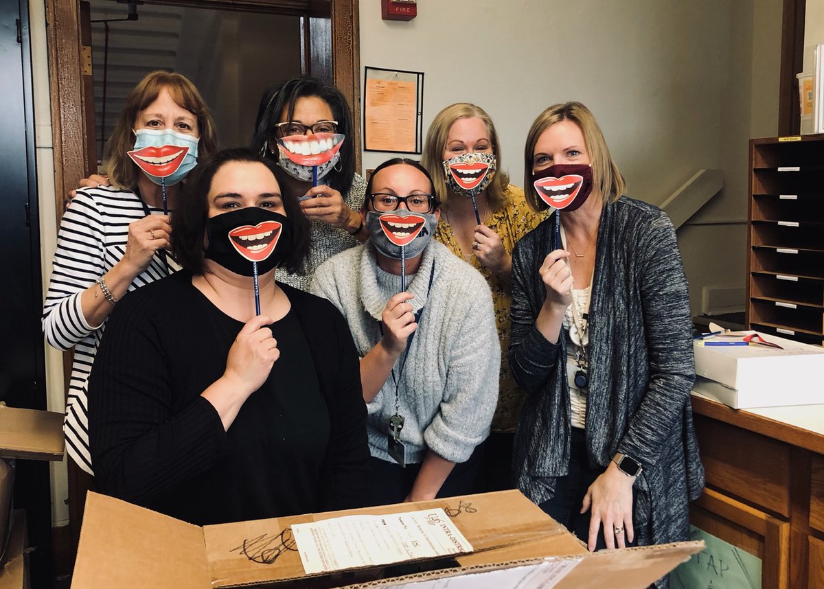 TmpU46's tweet photo. Happy Friday from the TMP! We are grateful for our mentors and mentees who are collaborating, reflecting, and growing in their practice to support students!  @sdu46 @newteachercenter @drmarciatate #smileonastick #mentorteachers #newteachersupport https://t.co/ThT4pjTZS1