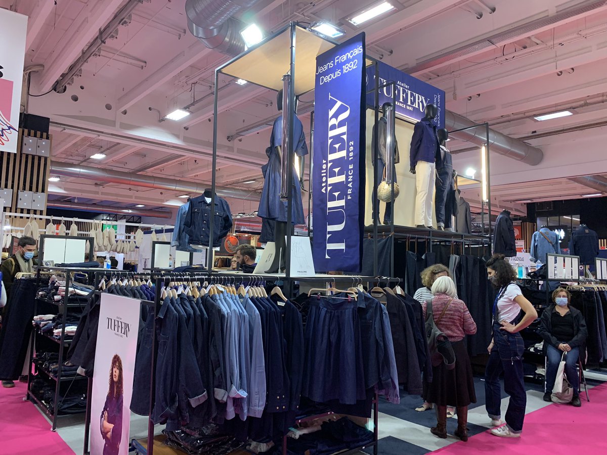 TrinckquelPh's tweet photo. Un grand plaisir de retrouver Julien #Tuffery sympathique patron des @AtelierTuffery sur leur magnifique stand au salon @MIF_Expo
Il vous reste deux jours pour aller essayer votre jean de qualité #MadeInFrance #MadeInCevennes #Florac
Cc @cmalozere @CCI_Lozere https://t.co/EUGXlbVE3D