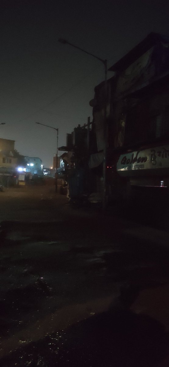 Skyclasses0004's tweet photo. Street light Not working since last two night plz look into thz @mybmcWardHE @mybmc location: near golden bakery Kherwadi Road Bandra East Mumbai https://t.co/KNhWikgJC0