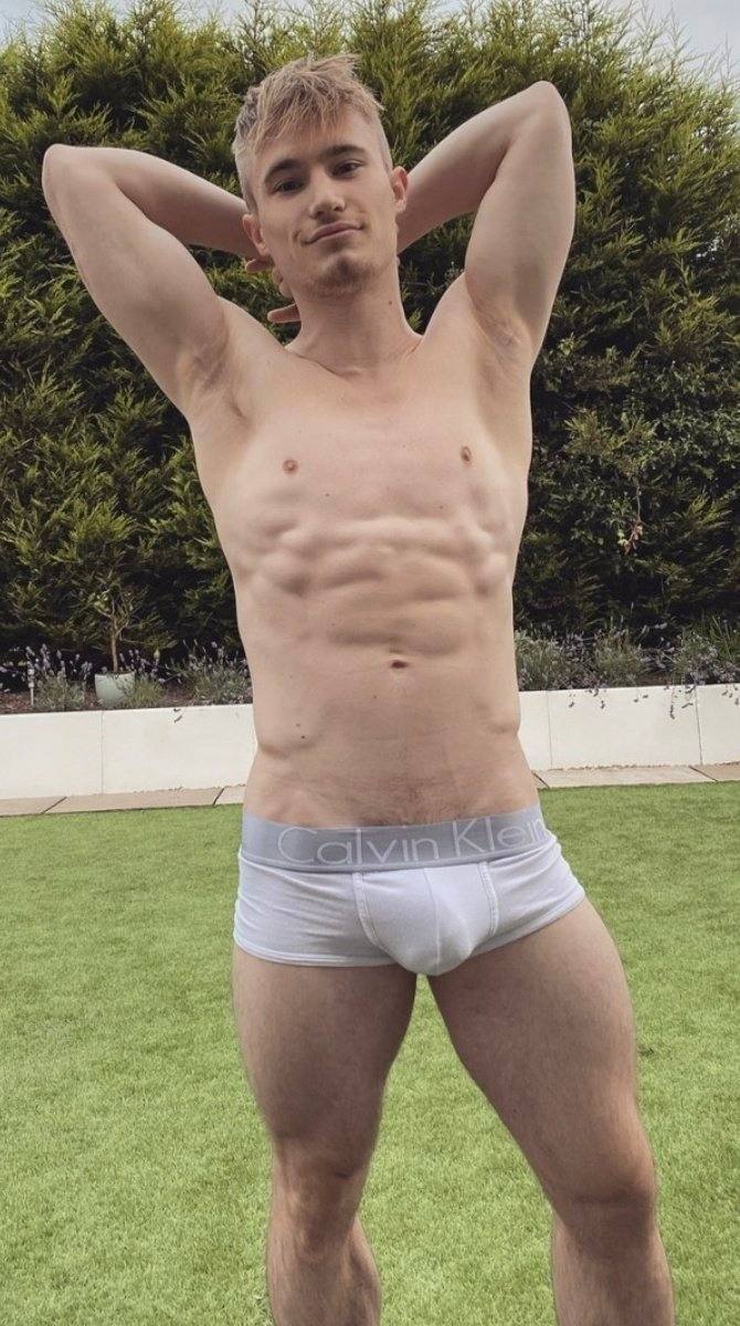 JACK LAUGHER. @malecelebhub. 