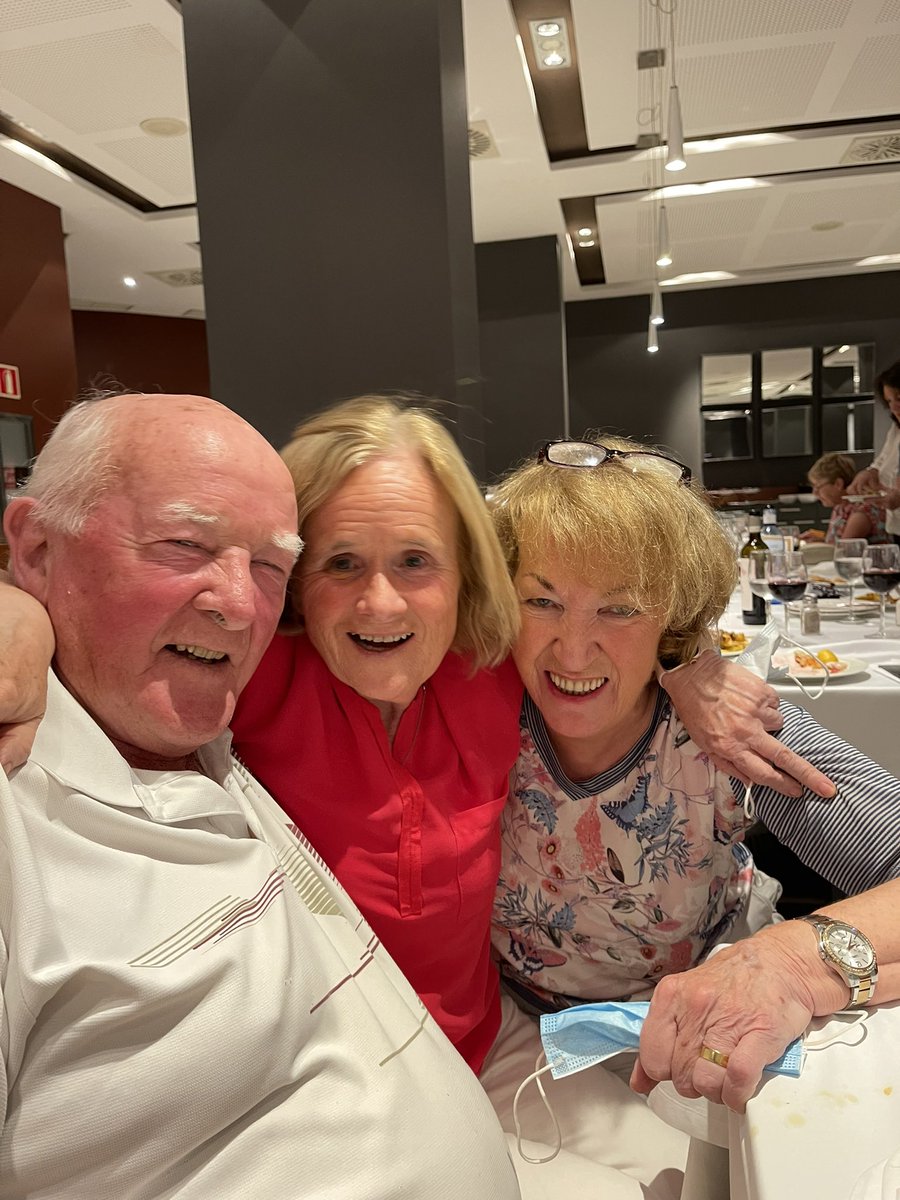 MarketingMeraki's tweet photo. This is what learning golf is all about. Not talking yourselves too seriously ! @damienwlr @GolfIreland_  @DruidsGlenGolf #learninggolf #golfisfun @damienwlr #friendships ⛳️@ElRompido_Golf https://t.co/6xI9zpxRU5