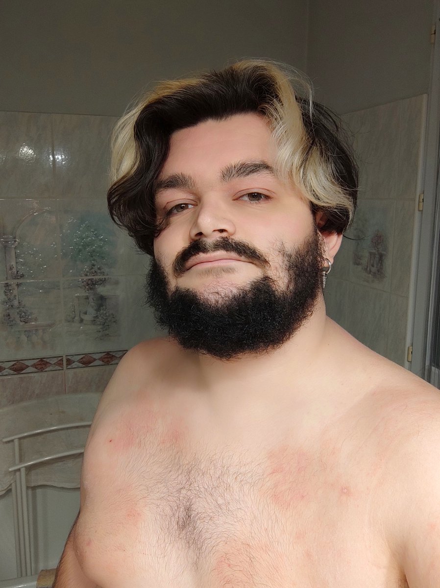 aka_murasakii's tweet photo. Ça pousse 💇...
Vous en pensez quoi ?
#chubby #gay #beard #excema #bodypositivity https://t.co/eMR9xeNBlk