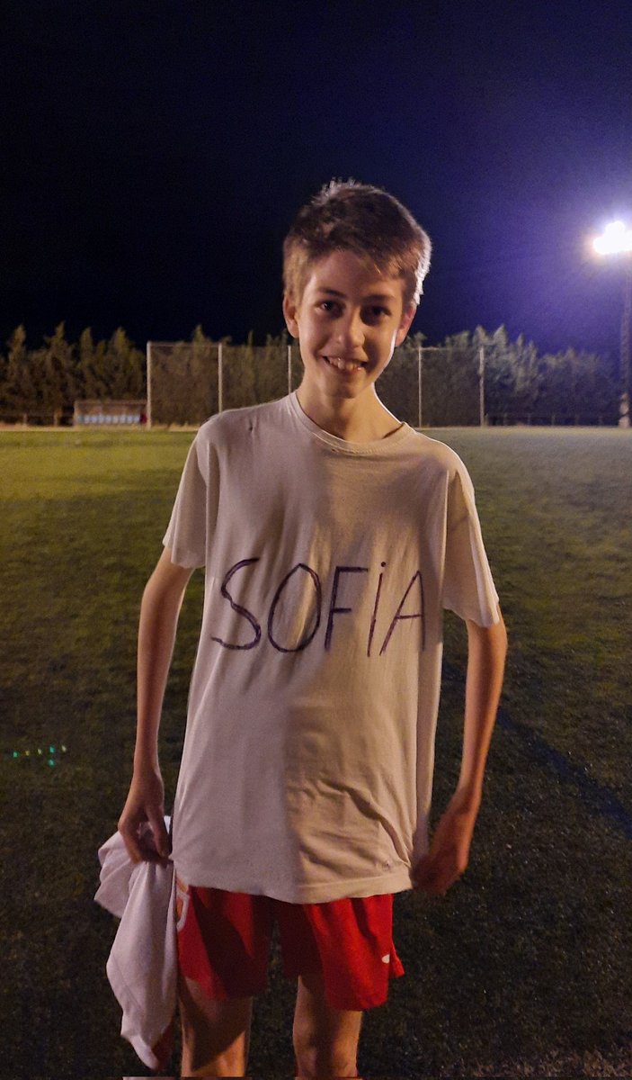 La mejor amiga de mi hermano falleció la semana pasada en un accidente y en una de sus últimas conversaciones ella le dijo que iría a verlo jugar el próximo partido y él le dedicaría un gol. Hoy ha marcado el gol de la victoria. ❤️‍🩹✨