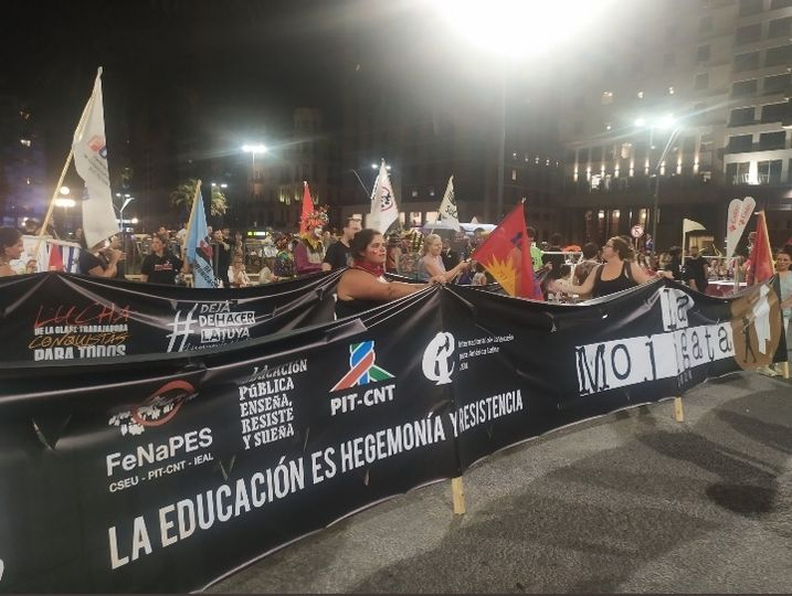 anatie760's tweet photo. Para todo esto que algunos llaman cultura¡¡ la IMM hace esto con el dinero de todos .
Jose Pedro Urraburu,de su muro
Hace 2 #carnavales, la #IMM ponía U$S 1 millón solo en 15 #tablados.
https://t.co/OujSznzLYD
¿Cuál es el total de #subsidios de la IMM al #carnaval? No se sabe https://t.co/Dkkulal3Wf