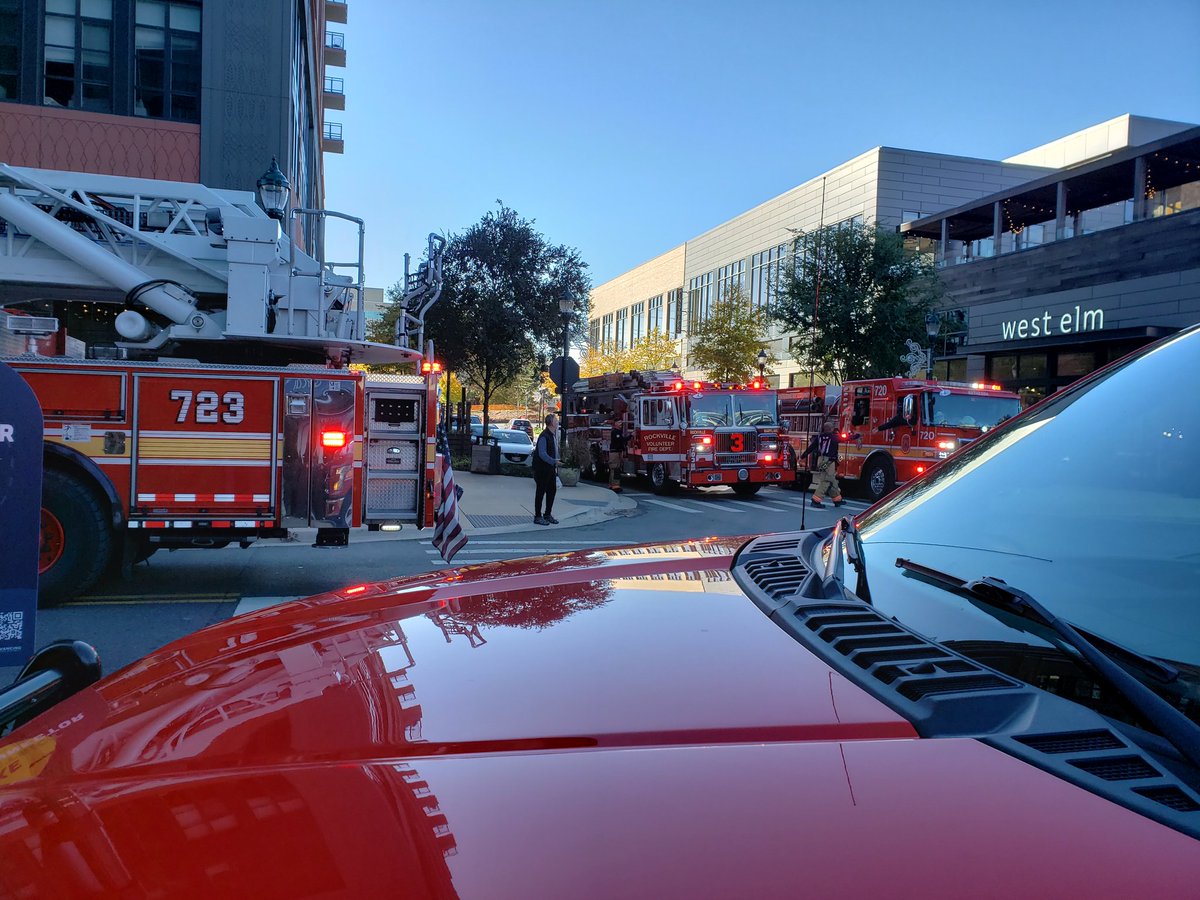 mcfrsPIO6's tweet photo. MCFRS are on the scene of a small fire in an apartment at 11870 Grand Park Ave. Small fire on the 11th floor controlled by the sprinkle system.   Investigators looking into the cause.   No injuries.   Water damage on several floors.   @mcfrsPIO @mcfrsPIO7 https://t.co/WBVM3NwYdN