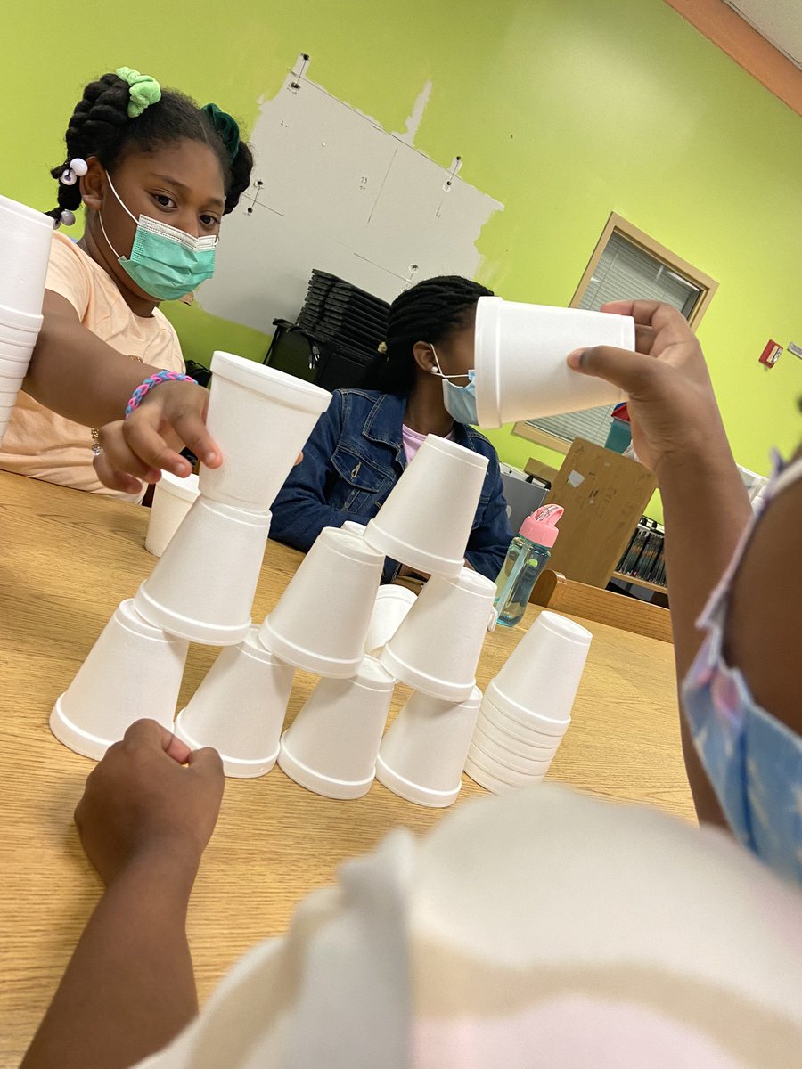 3D_GIRLSINC's tweet photo. Happiest Fridays from our little lady engineers at @KindeziSchool WEST 💞👷🏽‍♀️🗼 #tallestcuptower #challenge @DiscoverEorg @HylaMonet #GIRLSLinkUp #STEMEducation #GeniusStudios https://t.co/nCx5CkO9Qh