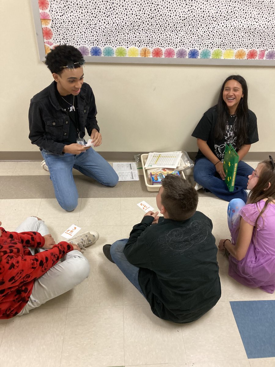 InfinityECHS's tweet photo. Service learning day for Infinity students at Oakley Elementary. #TCOB #GoKnights #servicelearningday @newcaneyisd @OakleyElem https://t.co/6oNeXqtLGj