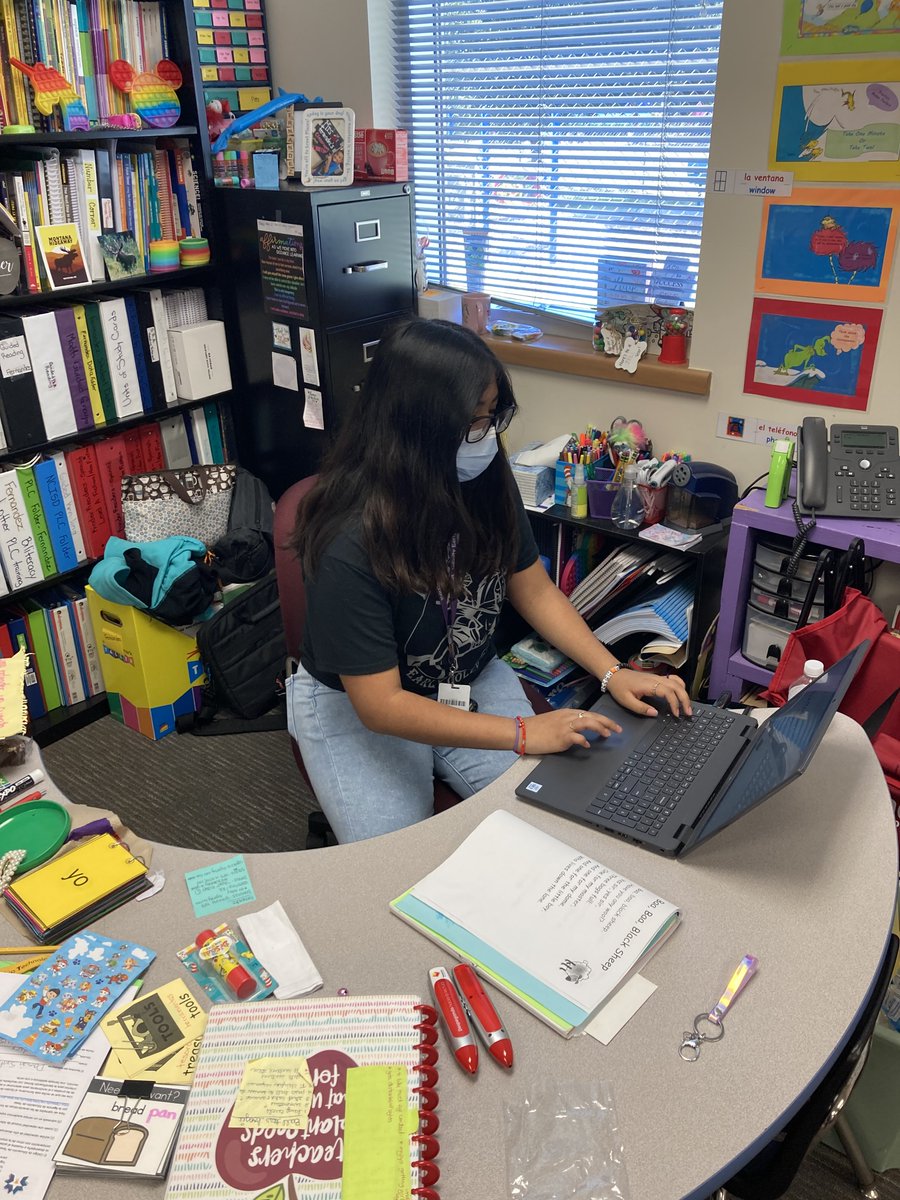 InfinityECHS's tweet photo. Service learning day for Infinity students at Oakley Elementary. #TCOB #GoKnights #servicelearningday @newcaneyisd @OakleyElem https://t.co/6oNeXqtLGj